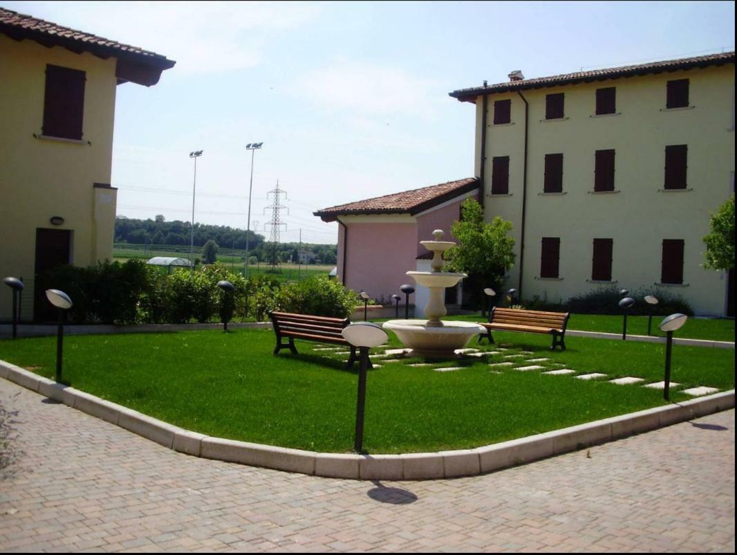Villa DESIGNcontrodesign Desenzano del Garda Exterior foto