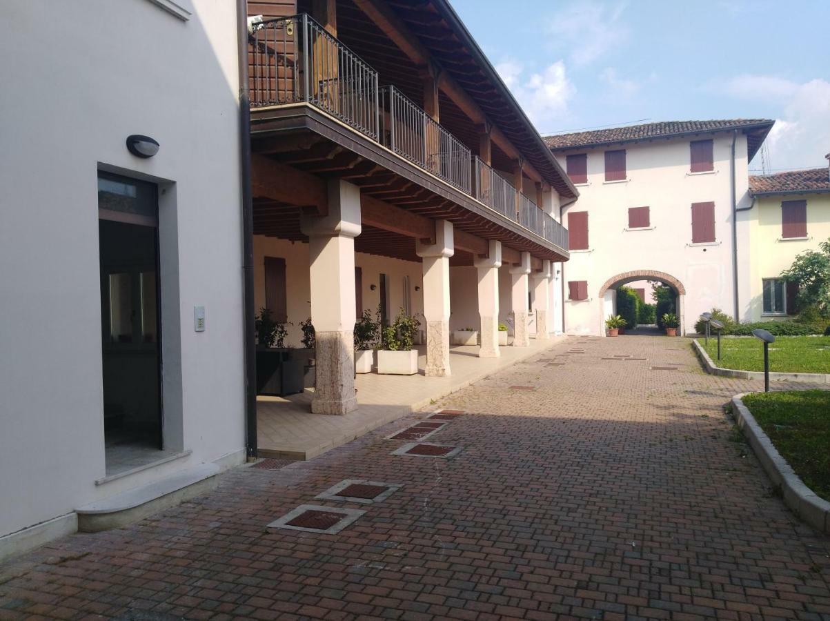 Villa DESIGNcontrodesign Desenzano del Garda Exterior foto