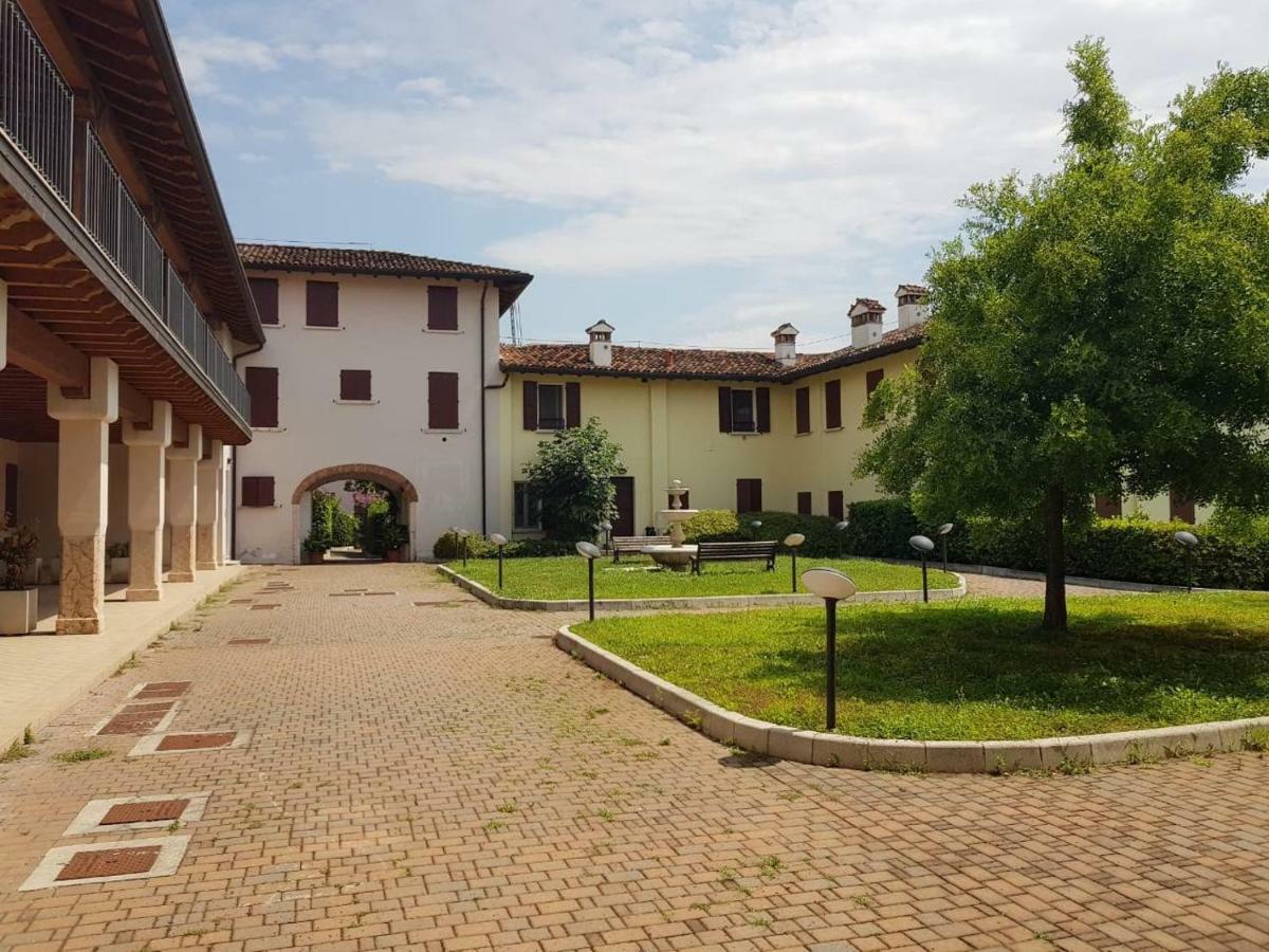 Villa DESIGNcontrodesign Desenzano del Garda Exterior foto