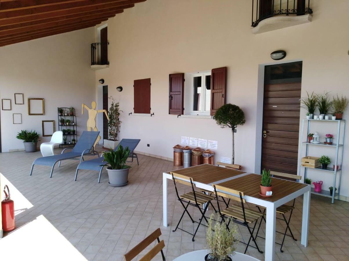 Villa DESIGNcontrodesign Desenzano del Garda Exterior foto